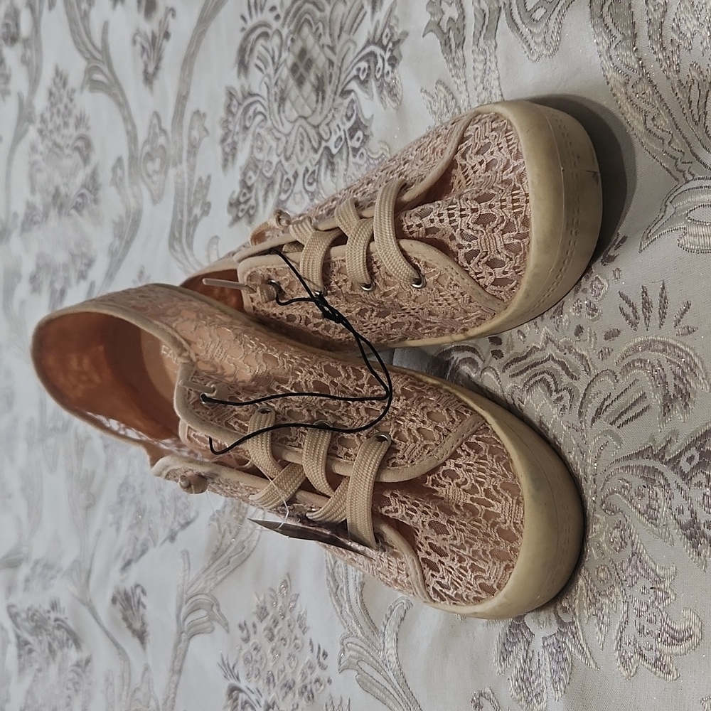 Brand new pink falls creek shoes